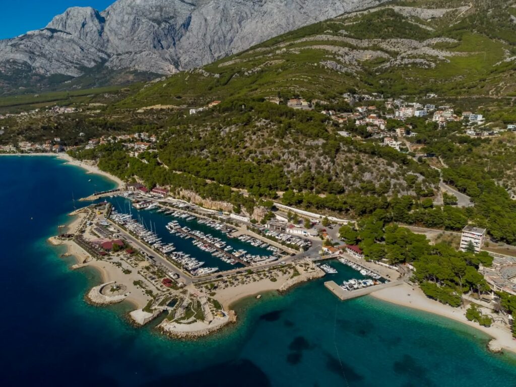 Krvavica – mała wioska rybacka czy ośrodek turystyczny?