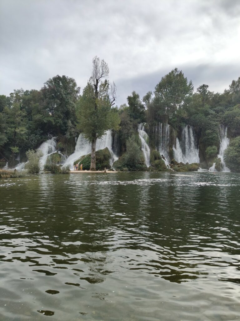 Wodospady Kravice – tam, gdzie natura ma lepszy filtr niż Instagram!