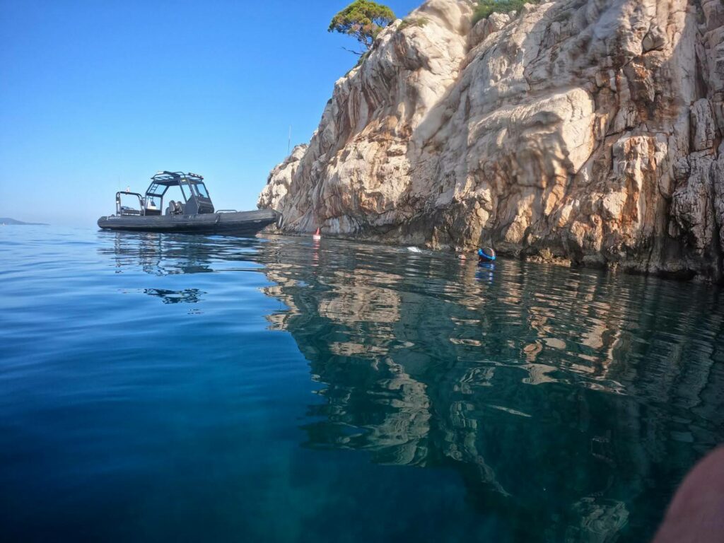 Co kryje się pod klifami Osejavy w Makarskiej?